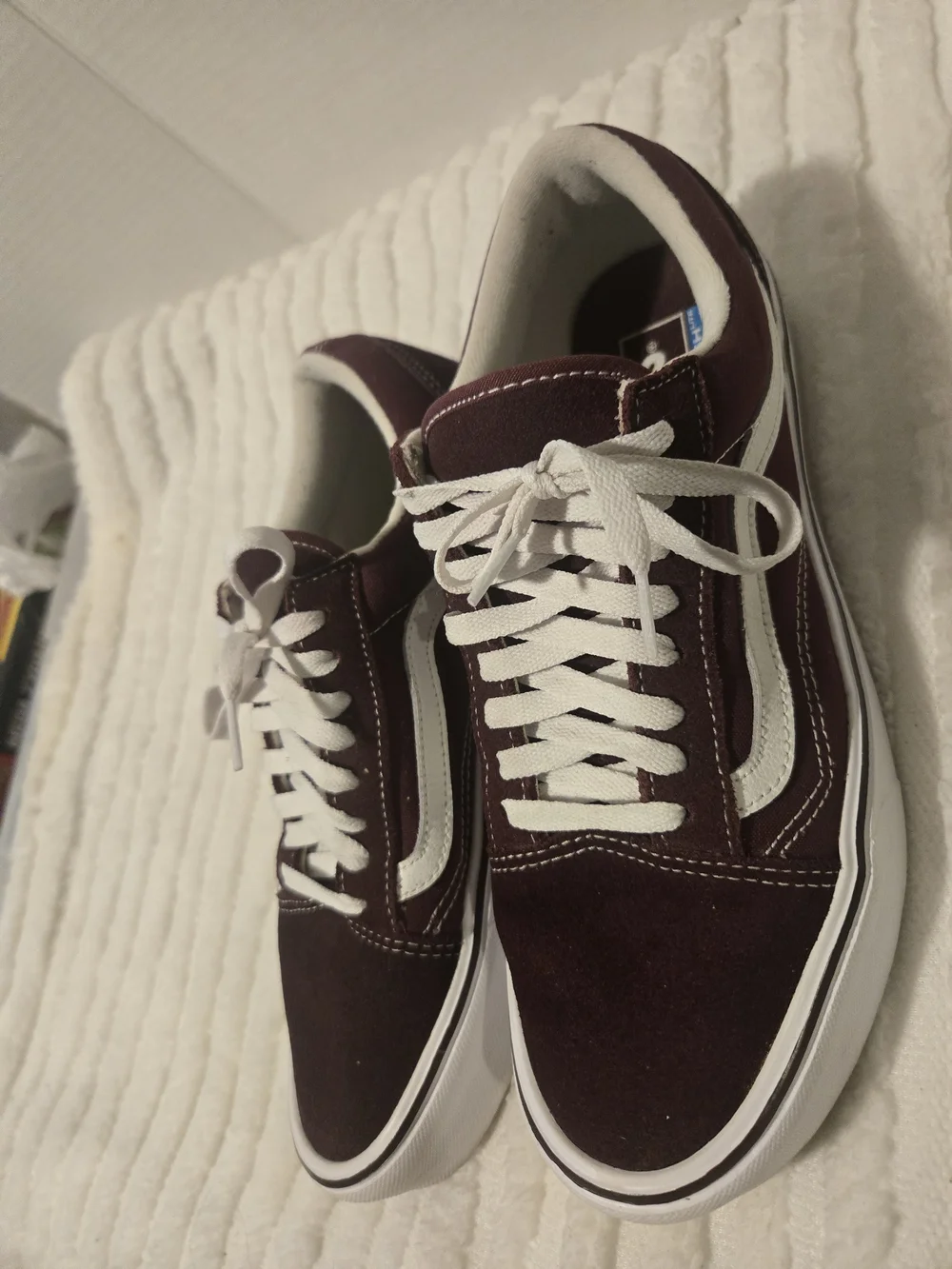 Vans Mens Burgundy Low-Top Sneakers with White Side Stripe